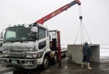 増トン ユニック車:クレーンを装備しているトラックで、重量物、高所への積卸など様々な建設現場で多岐に渡り活躍する車両です。